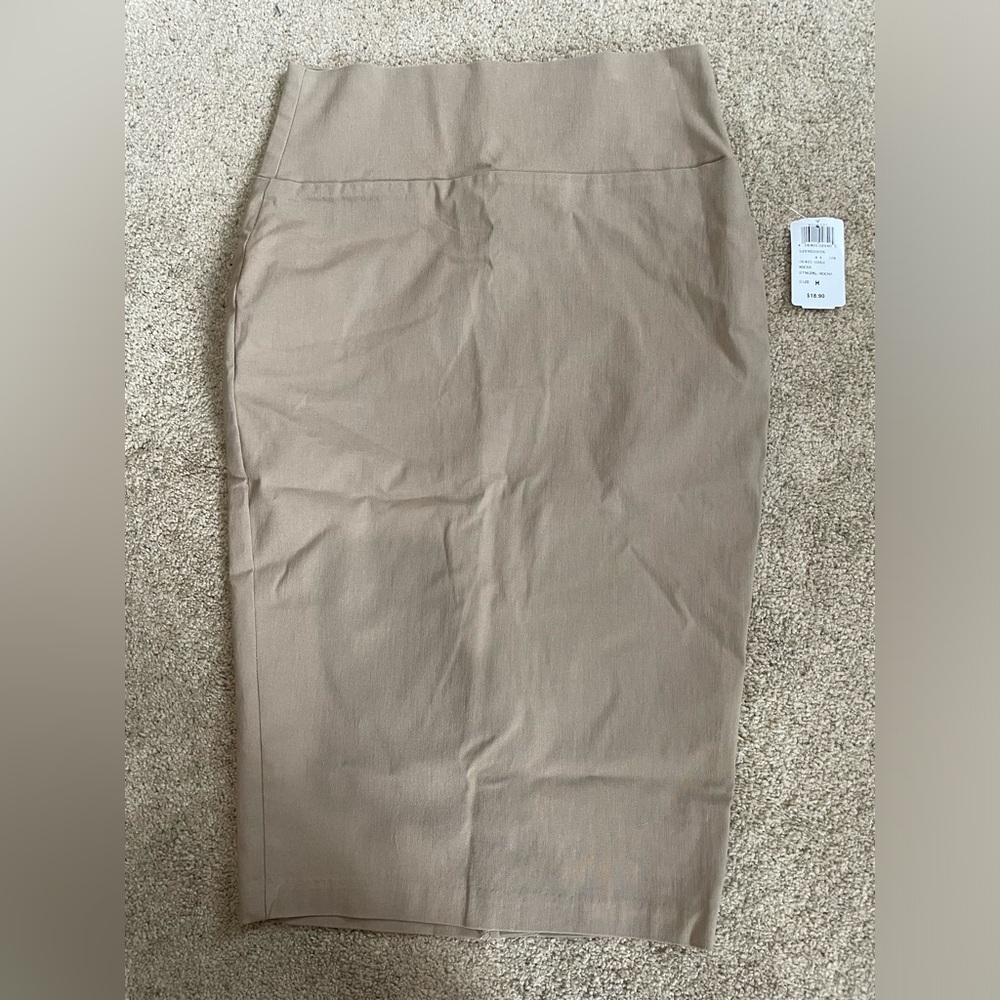 Pencil skirt, tan size medium Windsor brand, slit in back